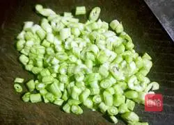 Beans and ham Illustration of how to make fried rice 1