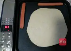 Illustration of how to make crispy egg-filled pancakes 8