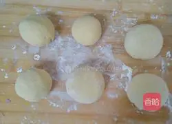 Illustration of how to make pumpkin and purple sweet potato blossom steamed buns 16