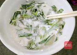 Illustration of how to make salted egg white chive cake 4