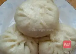 Chives and seafood buns.Illustration of how to make them 11