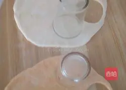 Illustration of how to make flower steamed buns 1