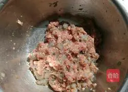 Illustration of how to make meat and three fresh dumplings 6