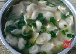 Illustration of how to make pork and celery wontons 15