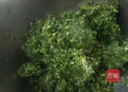 Illustration of how to make parsley and beef dumplings 3