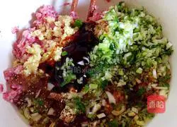 Illustration of how to make pork and celery dumplings 6