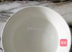 Illustration of how to make dumpling skin pot stickers 8