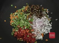 Illustration of how to make mixed vegetable fried rice 5
