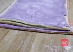 Illustration of how to make rainbow striped noodles 11