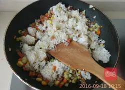 Illustration of how to make scallion oil fried rice 5