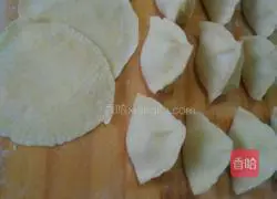Illustration of how to make pumpkin filling dumplings 7