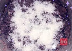 Bean paste steamed buns and pork Illustration of how to make steamed buns 2