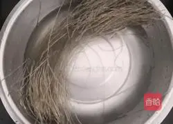 Illustration of how to make cold vermicelli 1