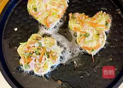 Illustration of how to make pan-fried radish pancake 8