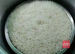 Illustration of how to make pea fried rice 1