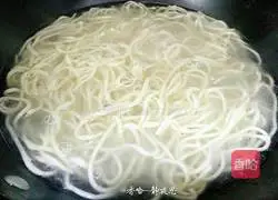 Illustration of how to make scallion oil noodles 13