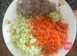 Illustration of how to make shrimp and pork dumplings 3