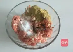 Illustration of how to make celery and meat dumplings 4