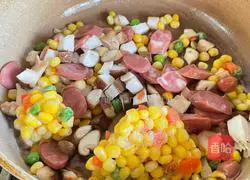 Illustration of how to make sausage braised rice 3