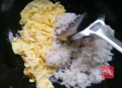 Exclusive fish-flavored egg fried rice recipe illustration 3