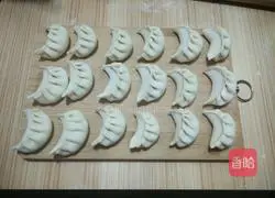Illustration of how to make reunion dumplings 11