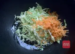 Illustration of how to make fried shredded cabbage pancakes 6