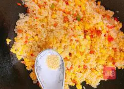 Illustration of how to make egg fried rice 10