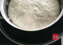 Illustration of how to make celery and carrot meat buns 1