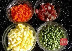 Illustration of how to make braised rice in Yunnan copper pot 1