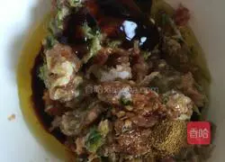 Illustration of how to make steamed buns stuffed with green onions and pork 6