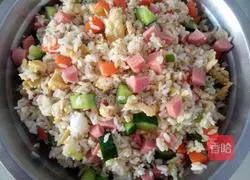 Illustration of how to make ham, vegetable and egg fried rice 11