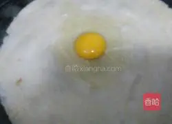 Illustration of how to make shredded potato and egg burritos 12