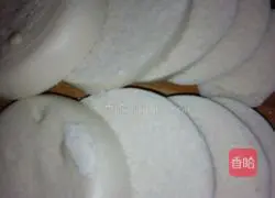 Illustration of how to make golden steamed buns 2