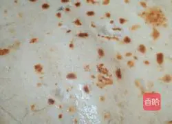 Illustration of how to roll eggs with pancakes 9