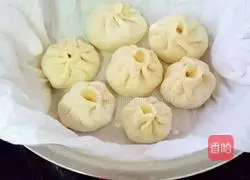 Illustration of how to make steamed buns with chive yellow pork stuffing 9