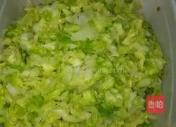 Illustration of how to make steamed cabbage dumplings 6