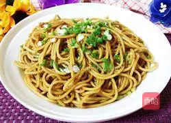 Illustration of how to make onion oil noodles 17