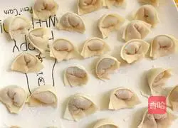 Illustration of how to make egg and wakame ravioli 9