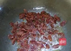 Illustration of how to make fried rice with carrots, mushrooms and sausage 3