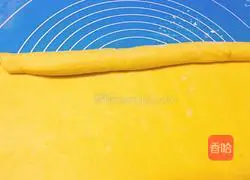 Illustration of how to make pumpkin milk-flavored steamed buns 12