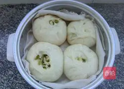 Illustration of how to make celery and dried bean buns 13