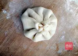 Illustration of how to make crispy egg-filled pancakes 6