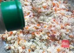 Illustration of how to make salted fish and chicken fried rice 12