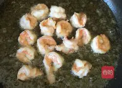 Illustration of how to make shrimp and ham fried rice 4