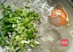 Illustration of how to make bean dregs and egg pancakes 3