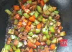Fried rice with diced vegetables and soy sauce.Recipe 8