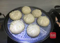 Illustration of how to make pork buns with pickled vegetables 19