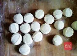 Illustration of how to make pork and onion dumplings 8