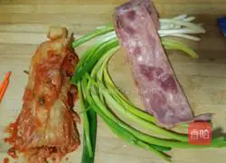 Illustration of how to make spicy cabbage fried rice with bacon 1