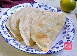 Illustration of how to make chives, shrimps and egg pancakes 15